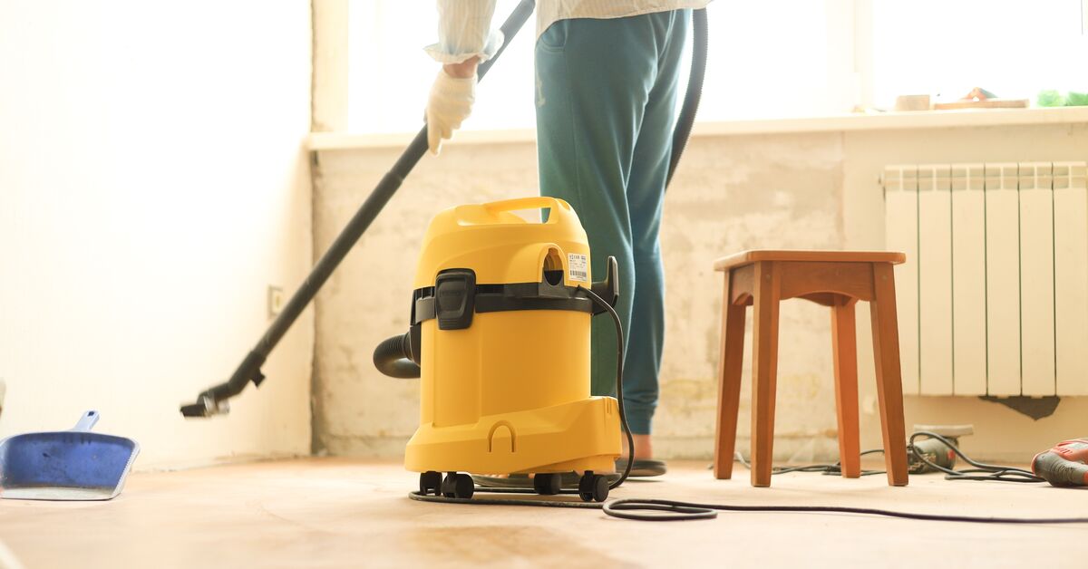 Vacuum and mop for fine dust