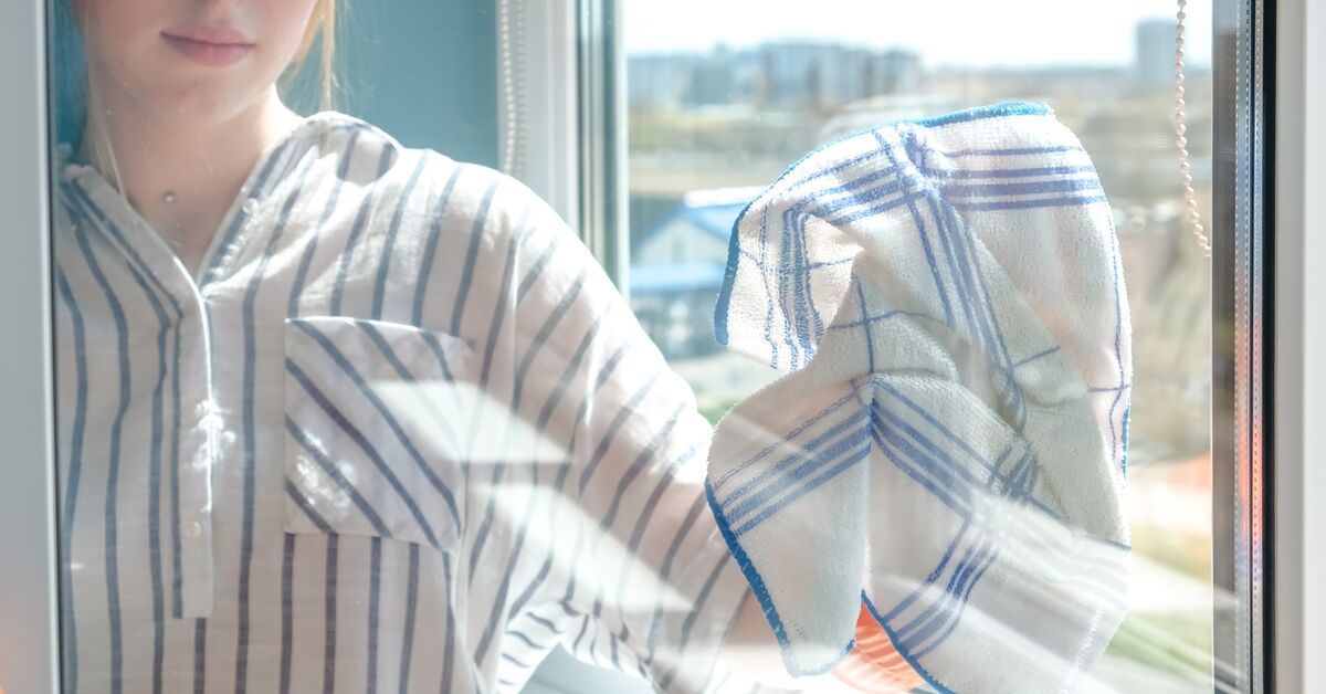 Streaks and mineral spots on glass